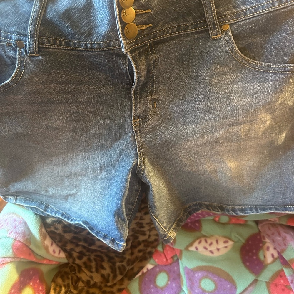 d. Jeans Stone Washed Denim Jean Shorts